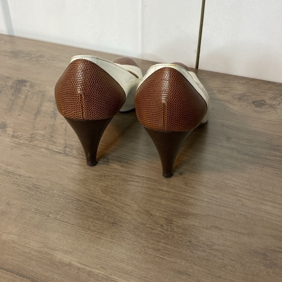 Vintage Salvatore Ferragamo White and Brown Leather Heels - Two tone - 7.5 - Picture 5 of 8